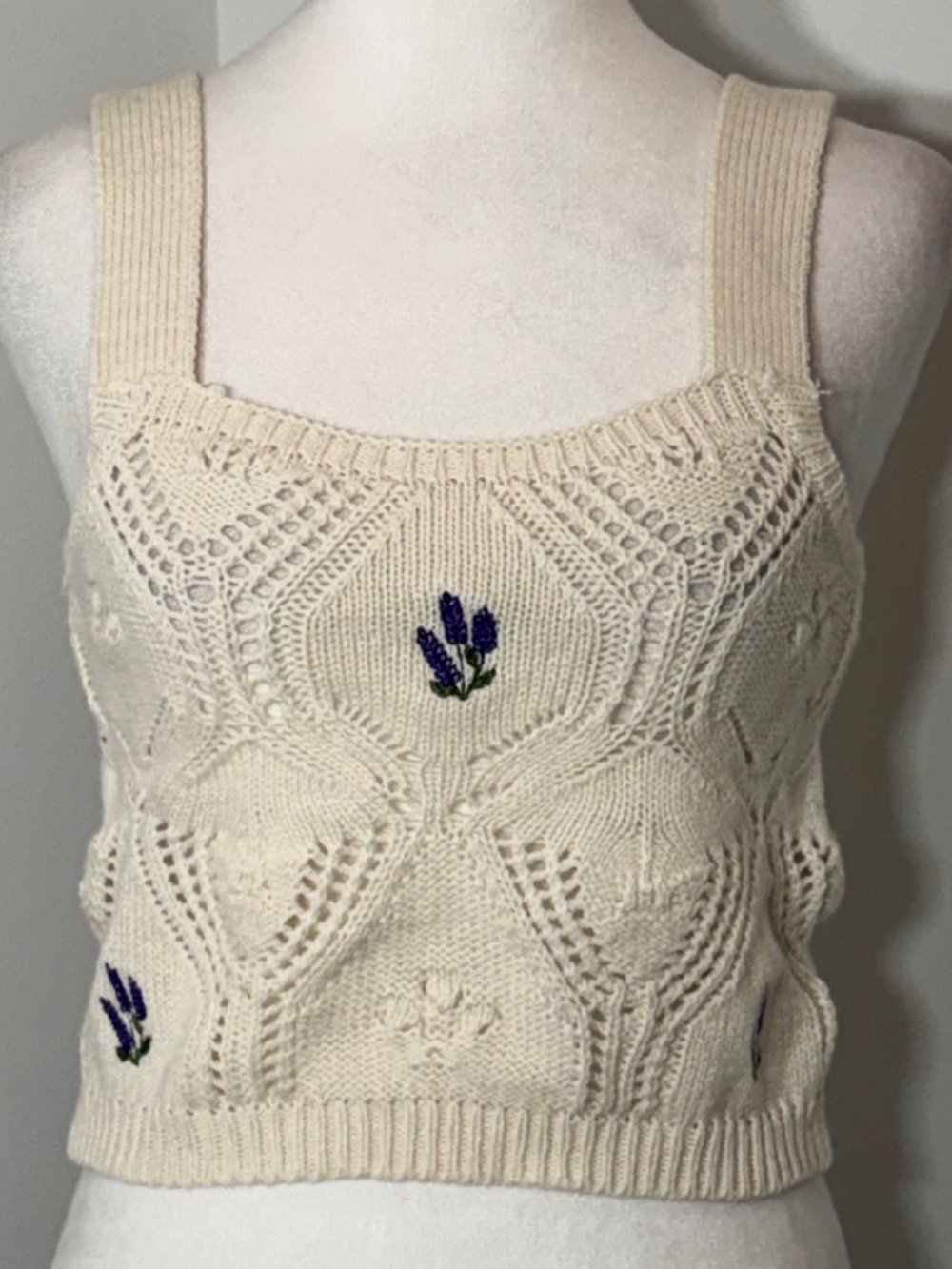EUC Pink Rose Floral embroidered Knit Sweater Crop Top Size Small